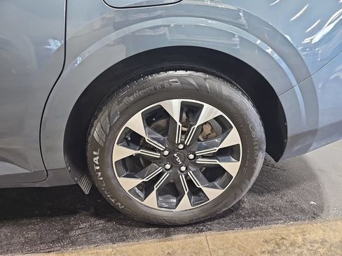 Used 2024 Kia Carnival EX FWD image 34