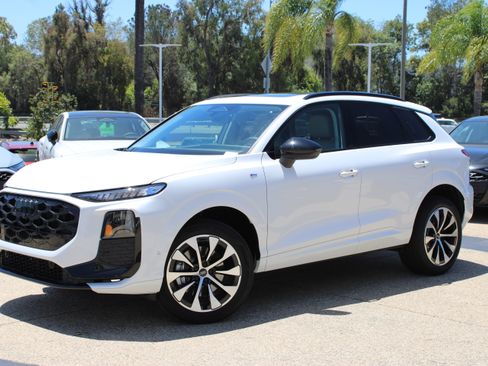 New 2026 Audi Q3 quattro 2.0T AWD/4WD image 1