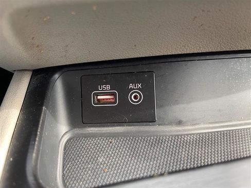Used 2017 Kia Sedona LX w/ LX Essentials Premium Package FWD image 88