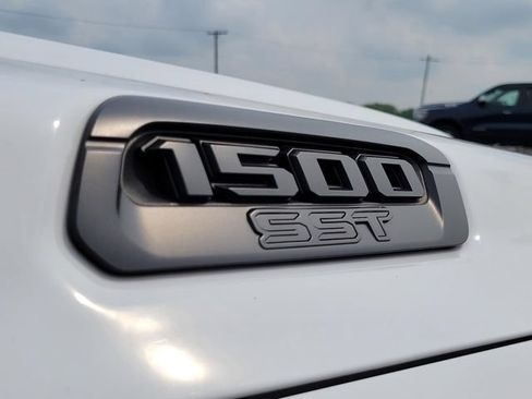 Used 2025 RAM 1500 Big Horn AWD/4WD image 32