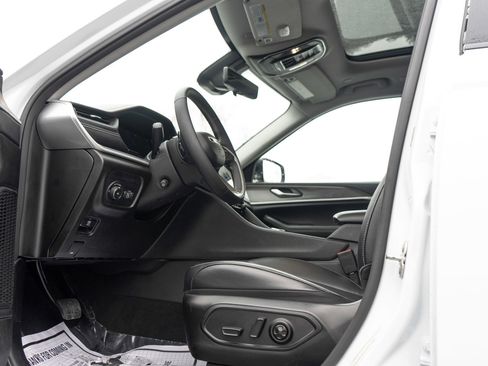 Used 2023 Jeep Grand Cherokee L Limited w/ Luxury Tech Group II image 14