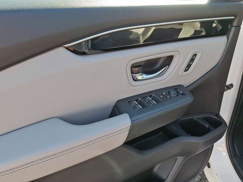 Used 2023 Honda Pilot Touring image 13