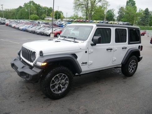 Used 2024 Jeep Wrangler Sport S image 8