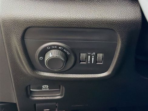 Used 2024 Jeep Grand Cherokee L Altitude AWD/4WD image 10
