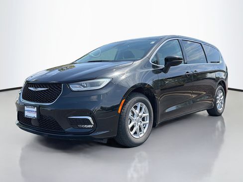 Used 2023 Chrysler Pacifica Touring-L FWD image 12