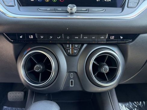 Used 2025 Chevrolet Blazer LT FWD image 23