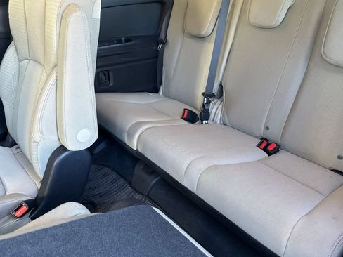 Used 2024 Subaru Ascent Premium w/ Convenience Package image 16