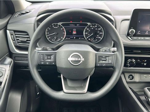 Used 2025 Nissan Rogue S FWD image 15