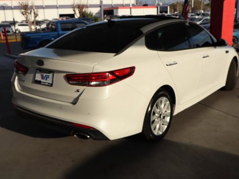 Used 2018 Kia Optima S w/ Panoramic Sunroof Package image 5
