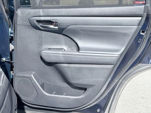 Used 2022 Toyota Highlander XLE image 32