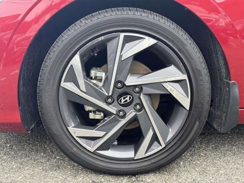 Certified 2025 Hyundai Elantra SEL image 8