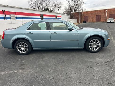 Used 2009 Chrysler 300 Touring image 2