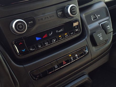 Used 2024 RAM ProMaster 3500 w/ Safety Group image 17