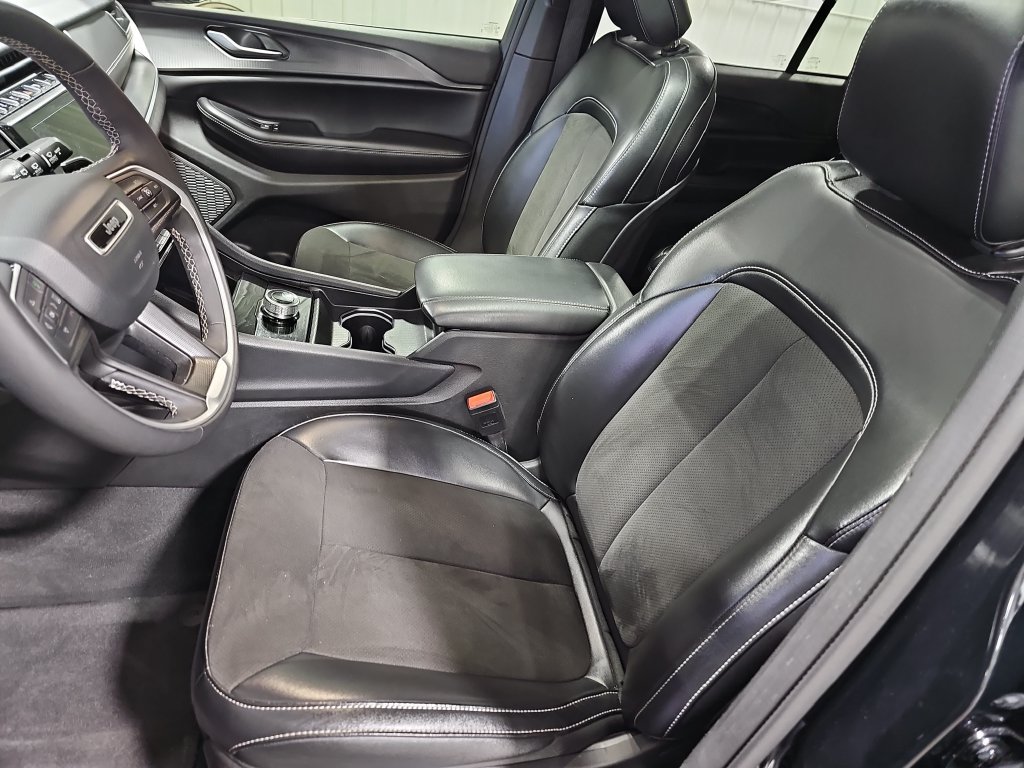 Used 2024 Jeep Grand Cherokee Altitude AWD/4WD image 14