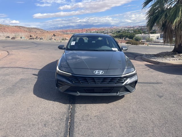 Used 2025 Hyundai Elantra SEL FWD image 4