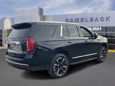 Used 2022 GMC Yukon SLT w/ SLT Premium Package image 4