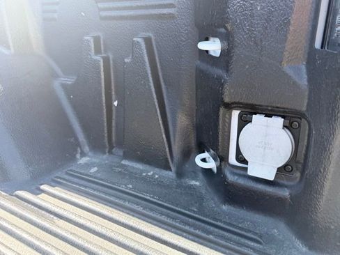 Used 2024 GMC Sierra 1500 SLT image 32