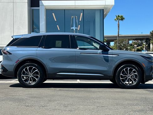 New 2026 Lincoln Nautilus Premier AWD/4WD image 2