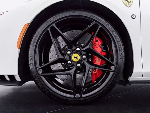 Used 2022 Ferrari F8 Tributo RWD image 3
