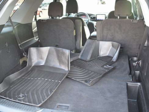 Used 2021 Ford Explorer XLT image 24