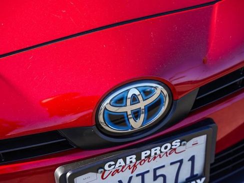 Used 2022 Toyota Prius LE image 12