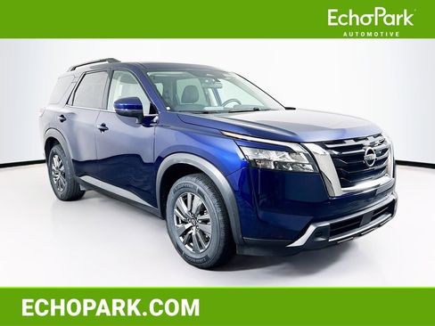 Used 2025 Nissan Pathfinder SV FWD image 1