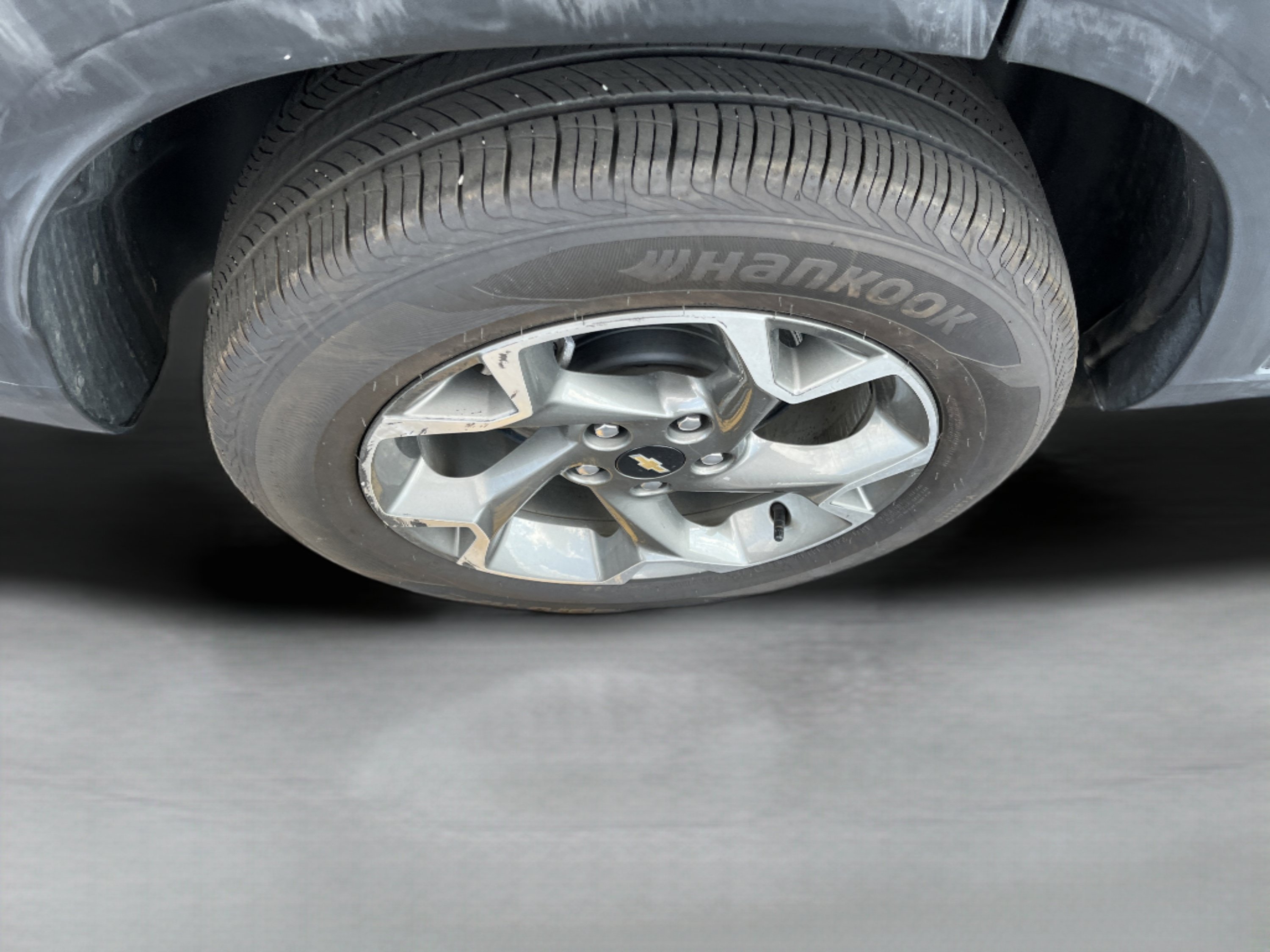 Used 2025 Chevrolet Trax LT FWD image 29