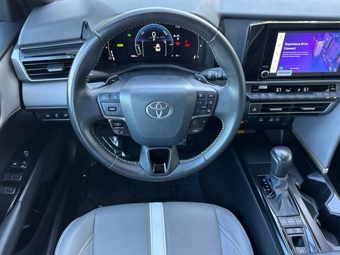 Used 2026 Toyota Camry SE FWD image 28