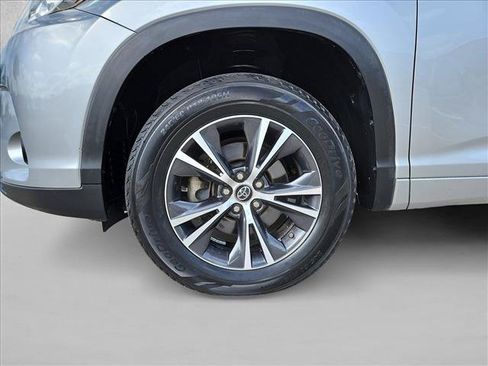 Used 2018 Toyota Highlander LE FWD image 24