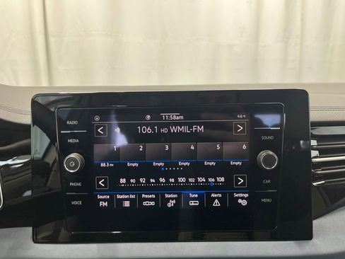 Certified 2025 Volkswagen Jetta SE image 17