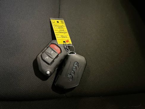 Used 2022 Jeep Wrangler Unlimited Sahara w/ Cold Weather Group image 27