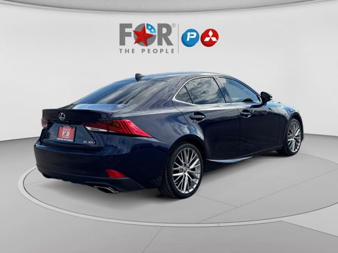 Used 2018 Lexus IS 300 w/ Comfort Package RWD image 5