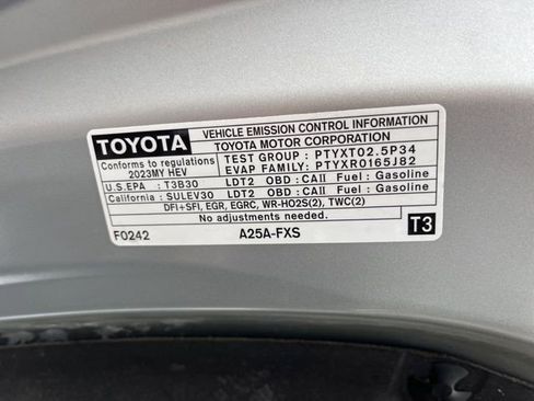 Used 2023 Toyota Highlander LE AWD/4WD image 19