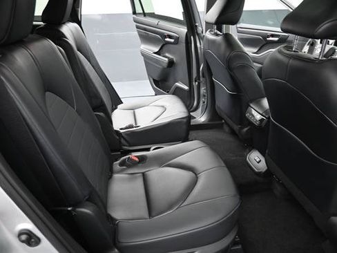 Certified 2025 Toyota Highlander XLE FWD image 20