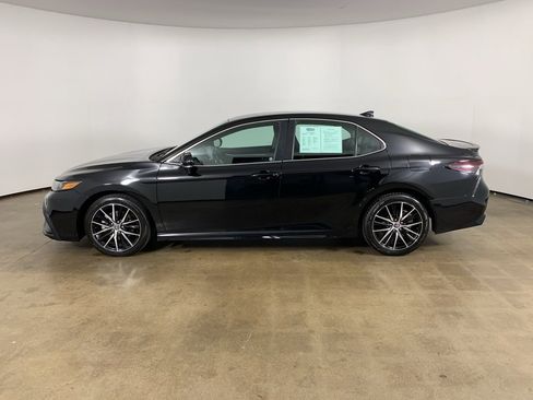 Used 2023 Toyota Camry SE image 32