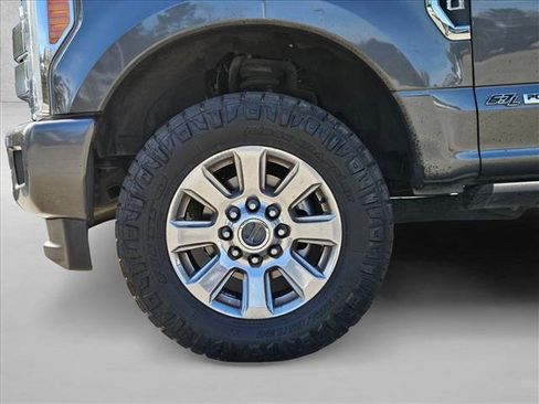 Used 2017 Ford F250 Platinum w/ Platinum Ultimate Package image 9