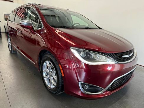 Used 2019 Chrysler Pacifica Limited FWD image 4