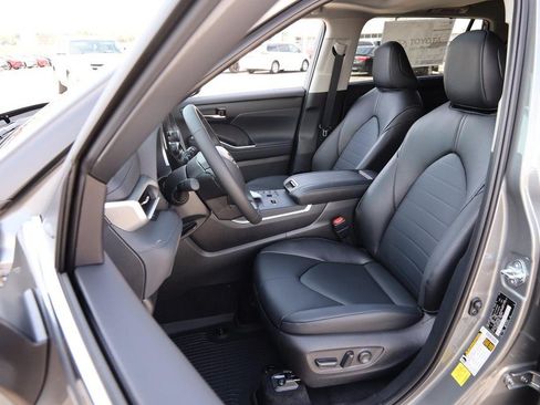 New 2026 Toyota Highlander XLE AWD/4WD image 10