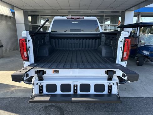 Used 2024 GMC Sierra 1500 AT4 w/ Technology Package AWD/4WD image 36