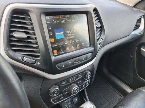 Used 2017 Jeep Cherokee Trailhawk AWD/4WD image 29