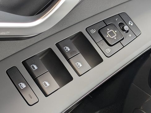 New 2025 Kia Niro SX image 30