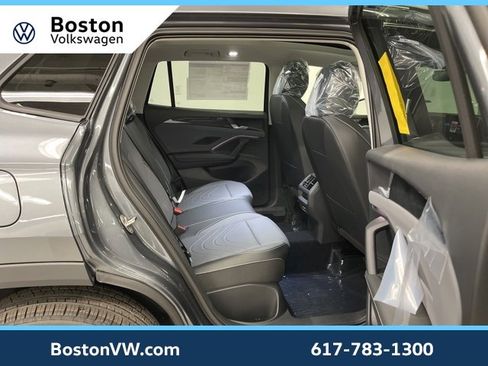 New 2026 Volkswagen Tiguan SE image 10