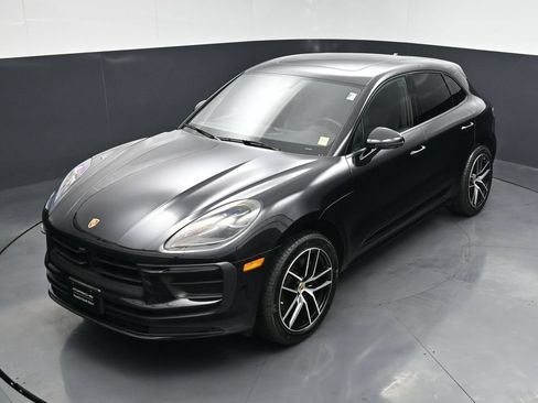 Certified 2025 Porsche Macan AWD/4WD image 16