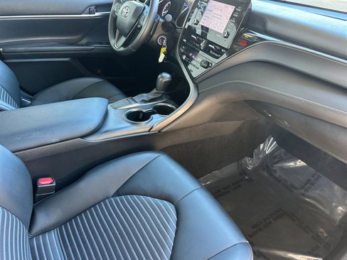 Used 2024 Toyota Camry SE image 14