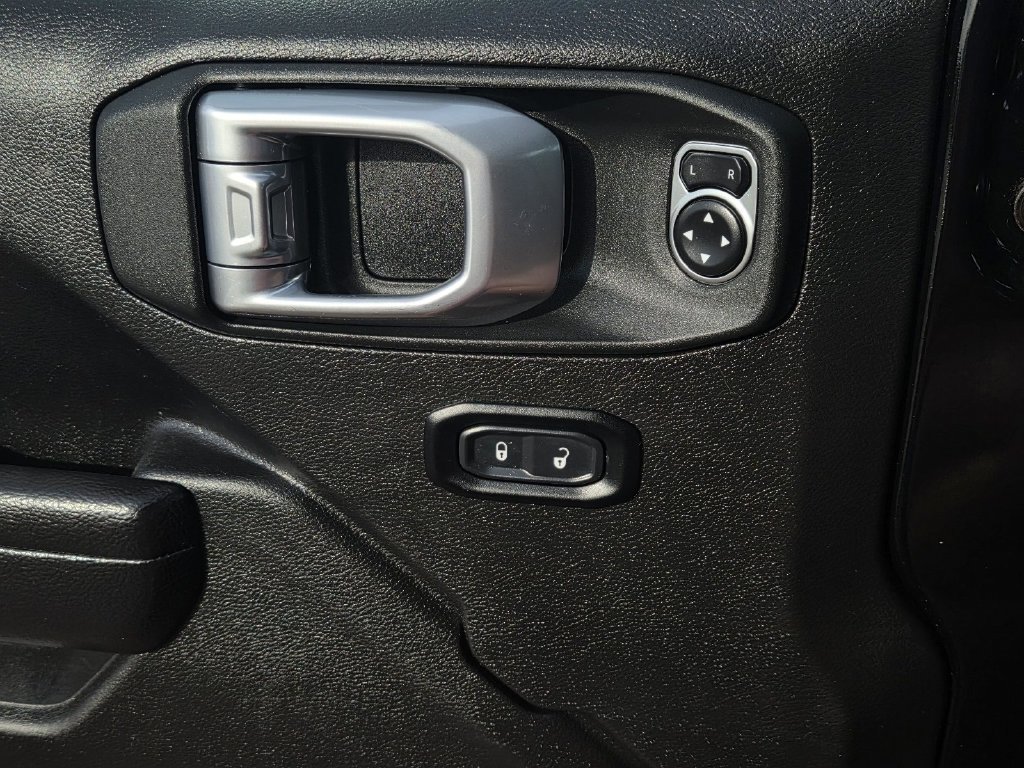 Used 2024 Jeep Wrangler Unlimited Rubicon AWD/4WD image 17
