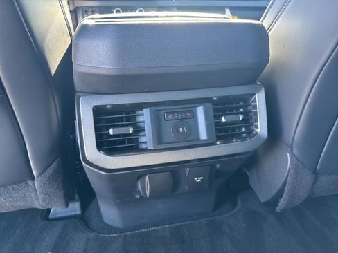 Certified 2024 Ford F250 Platinum image 18