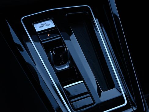 Used 2025 Volkswagen Golf w/ Euro Style Package image 21