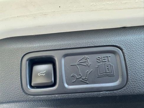 Certified 2022 Ford Expedition Limited image 28