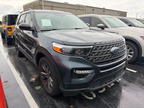 Used 2022 Ford Explorer XLT w/ Equipment Group 202A AWD/4WD image 3