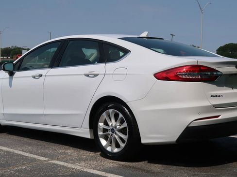 Used 2019 Ford Fusion SE FWD image 11